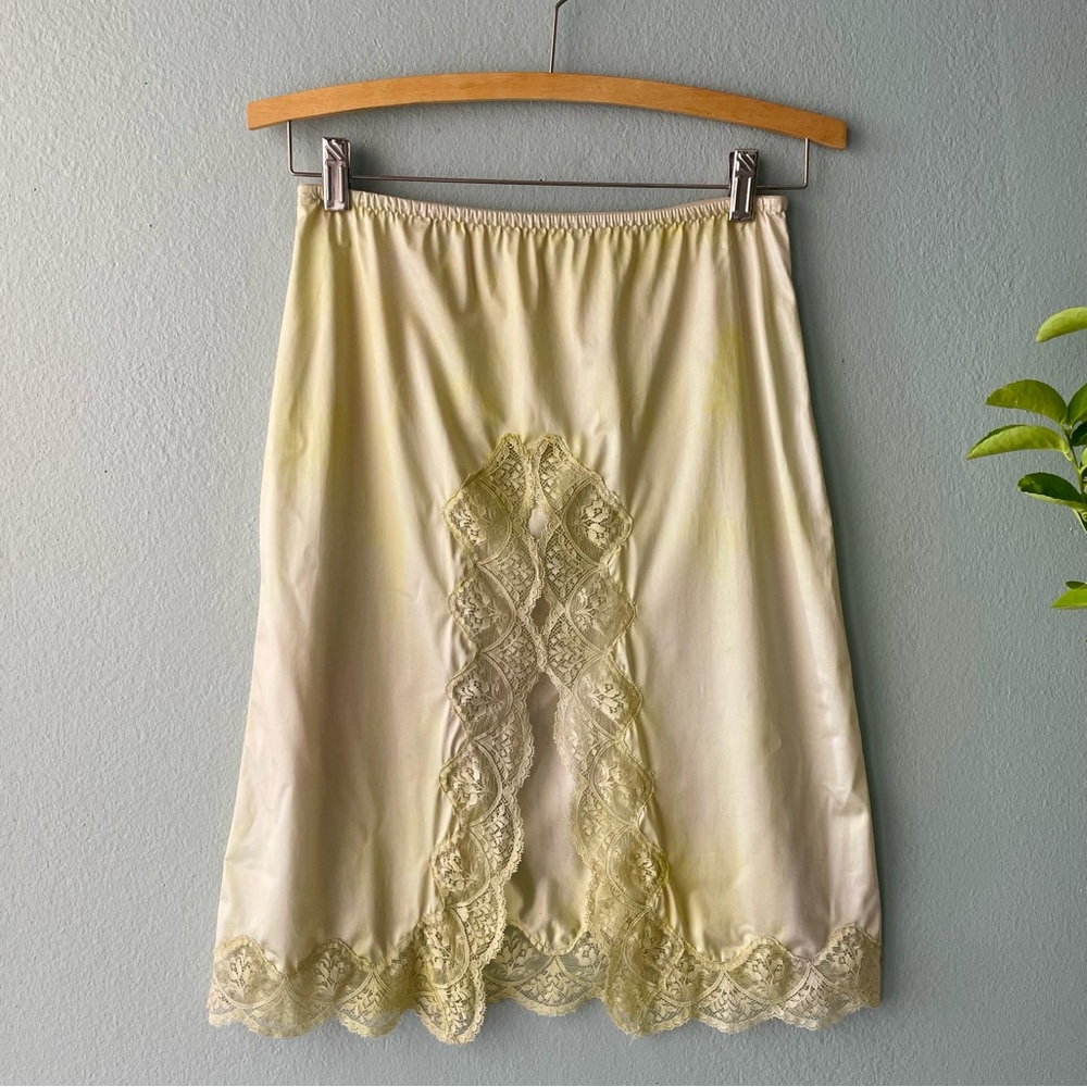 ♦️5/$15♦️Wonder Maid | Vtg 80s Nylon Lace-Trim Yellow-Green Tie-Dye Slip Skirt